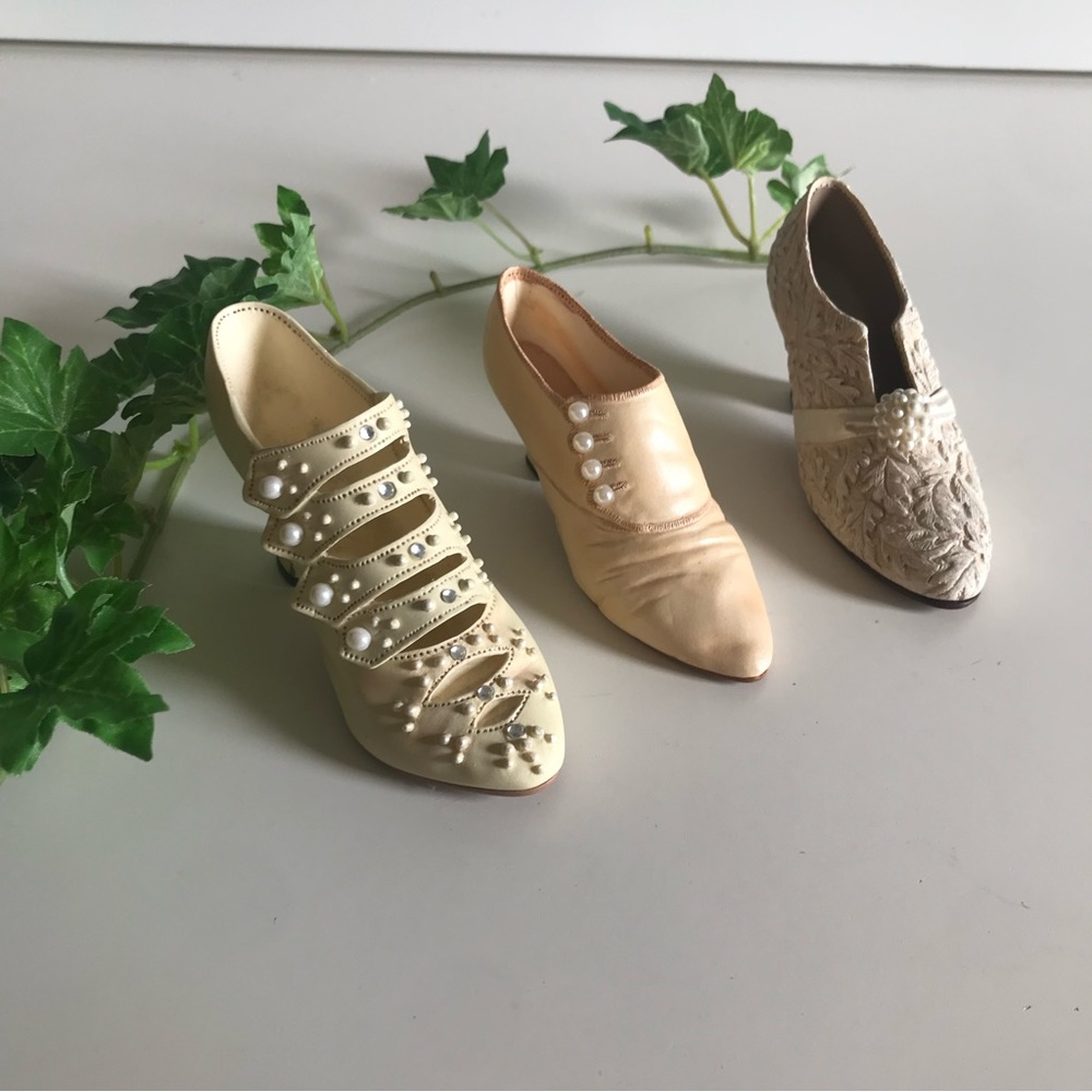 3 Just the Right shoe ceramic mini shoe decor, 1800s shoes, collectible figurine